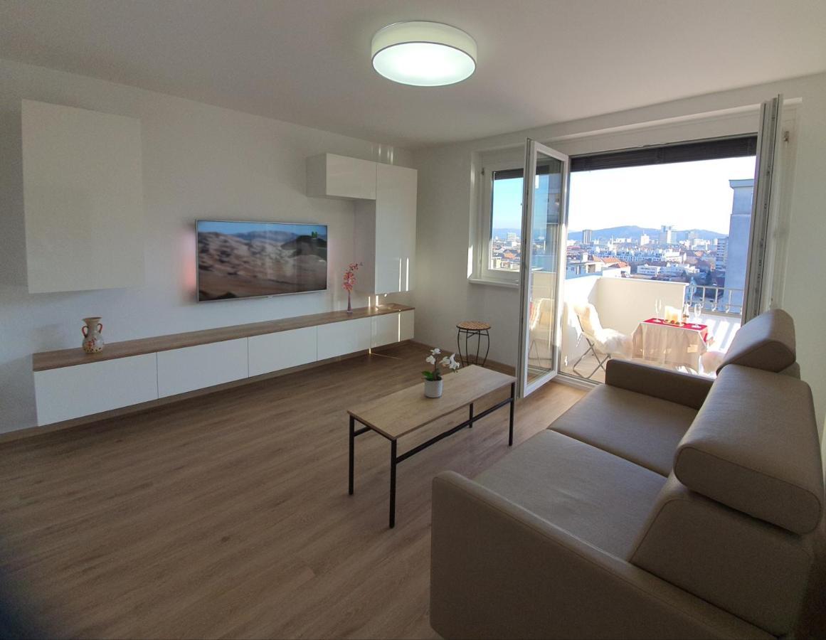 Apartment Sky View